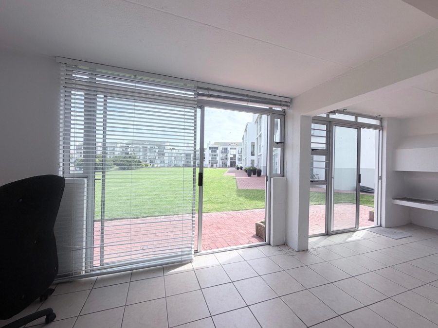 1 Bedroom Property for Sale in Bloubergstrand Western Cape